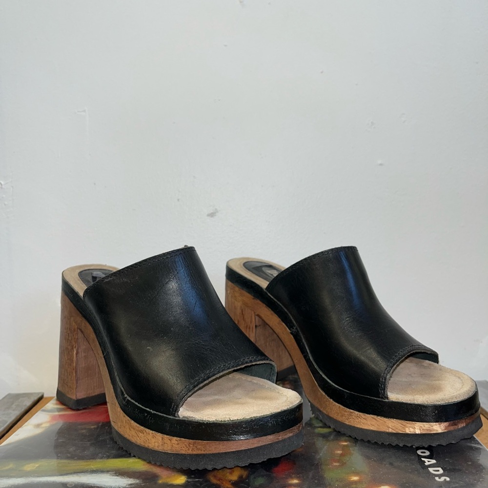 Y2K BONGO Platform Sandals